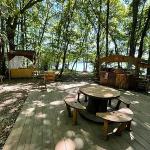 Yourte Au Bord Du Lac De Miélan